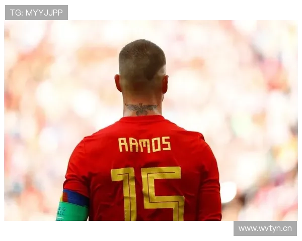 东京绿茵致敬拉莫斯揭幕赠球衣